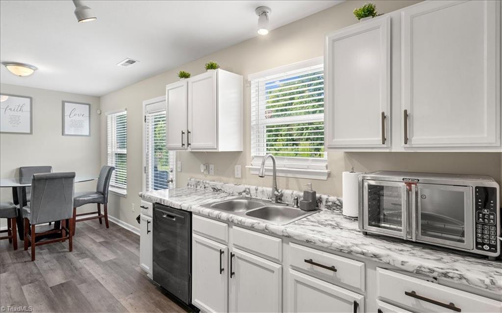 4105 Davis Ridge Court Greensboro, NC 27405 - Photo 5 of 8