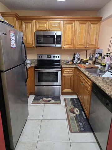 $2,000 | 1760 Windorah Way, Unit H, West Palm Beach, FL 33411