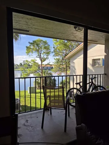 $2,000 | 1760 Windorah Way, Unit H, West Palm Beach, FL 33411