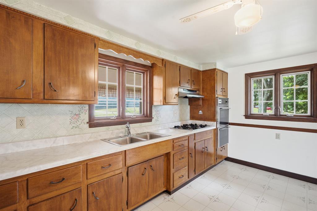 2913 Conway Wallrose Road Baden, PA 15005 - Photo 16 of 46