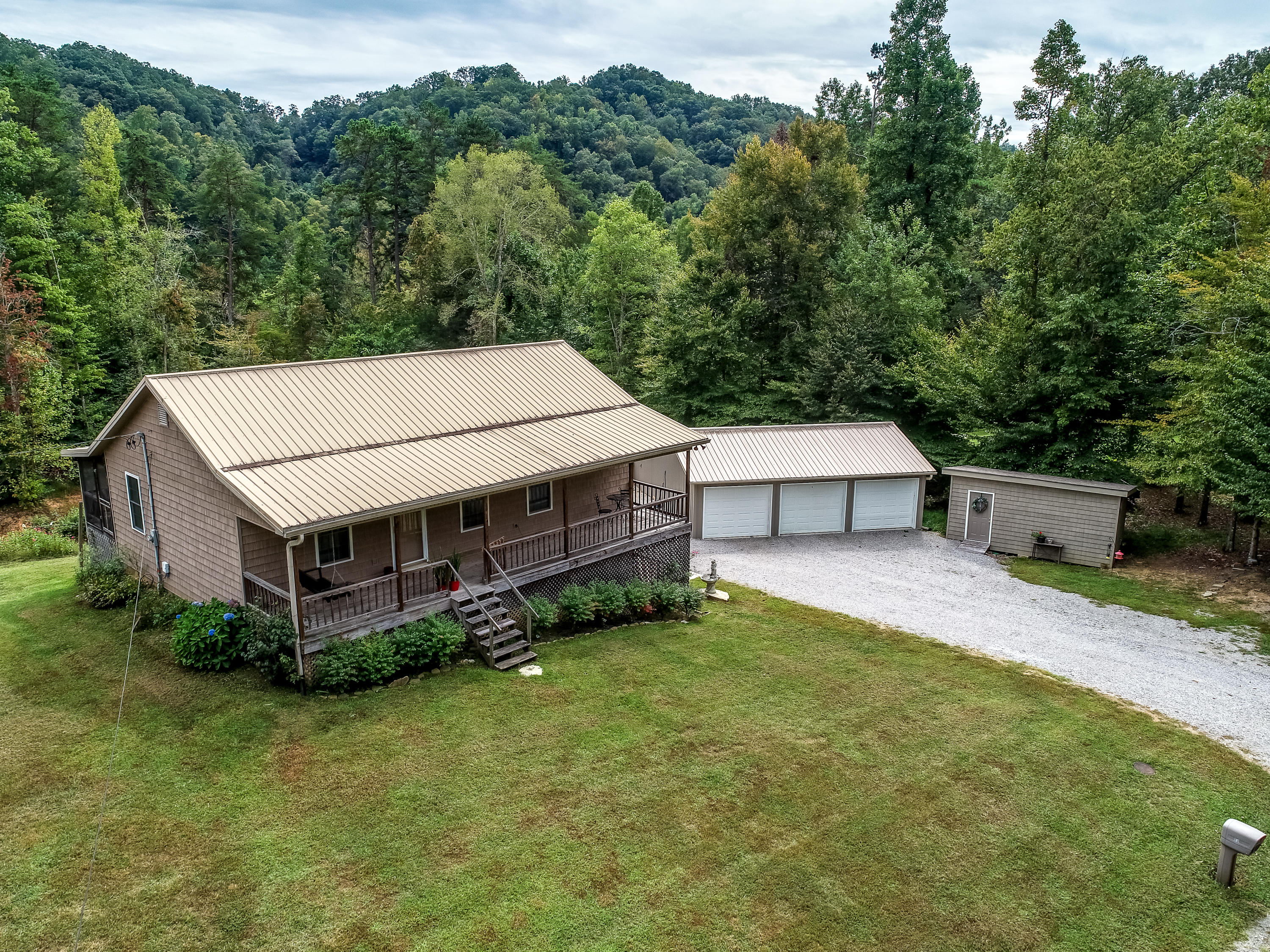 101 Fern Road Maynardville, TN 37807 - Photo 3 of 38 004200923-3-101FernDrMaynardvilleTN-SMAL