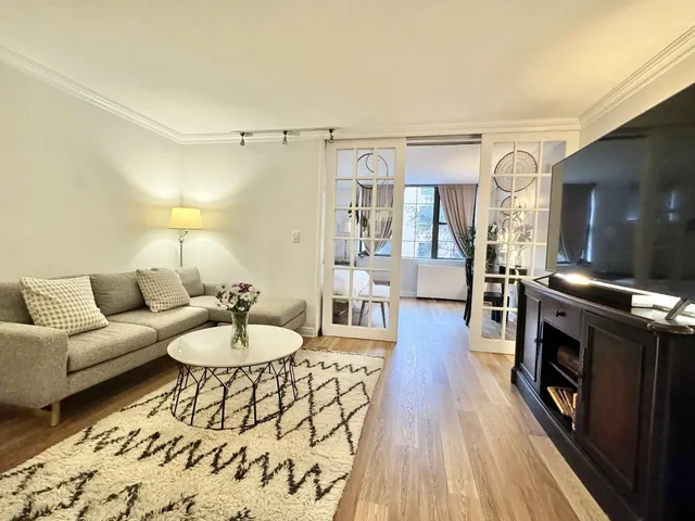 $6,000 | 222 West 14th Street, Unit 2H | West Village