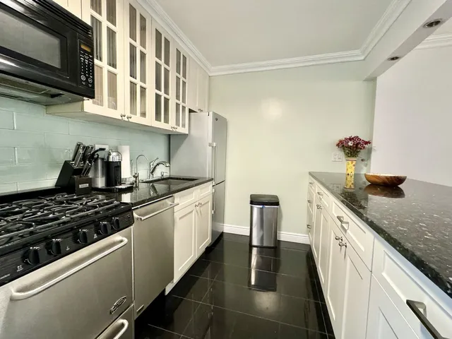 $6,000 | 222 West 14th Street, Unit 2H | West Village