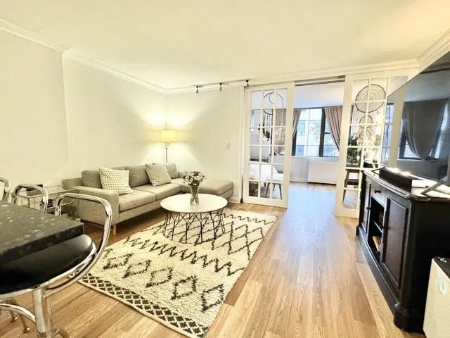 $6,000 | 222 West 14th Street, Unit 2H | West Village