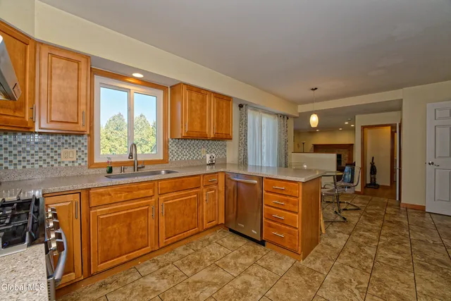 $3,100 | 5 Shamrock Circle, Colonie, NY 12110