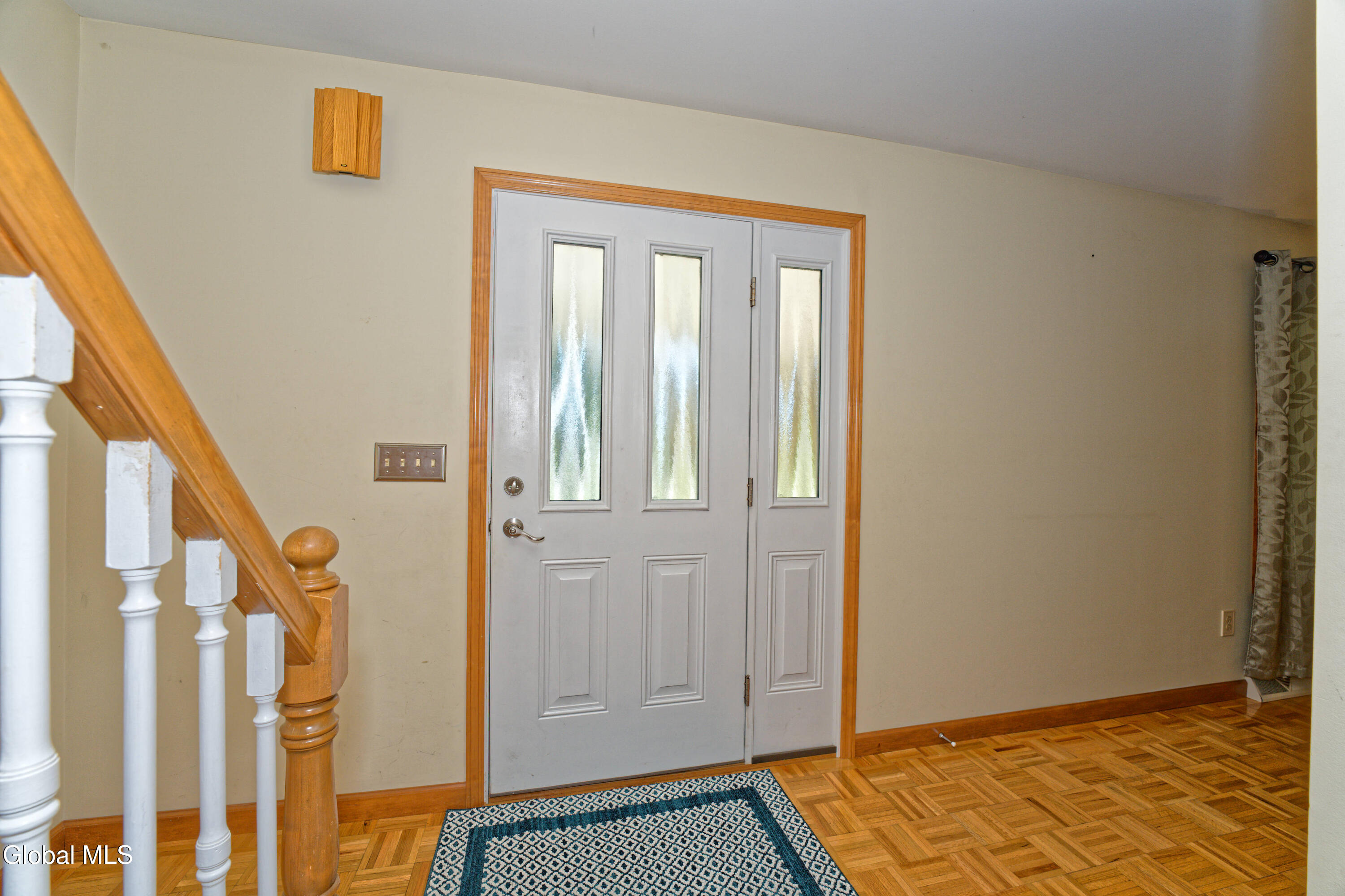 5 Shamrock Circle Latham, NY 12110 - Photo 5 of 60 005-1 Entryway 1