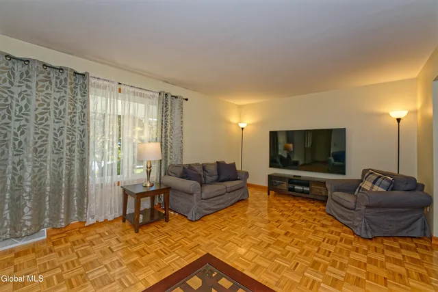 $3,100 | 5 Shamrock Circle, Colonie, NY 12110