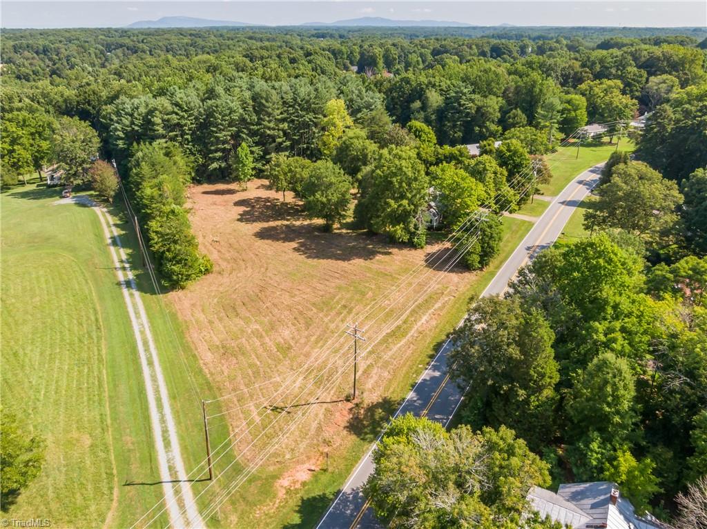 4749 Seward Road Pfafftown, NC 27040 - Photo 4 of 39 Gallery Image 4