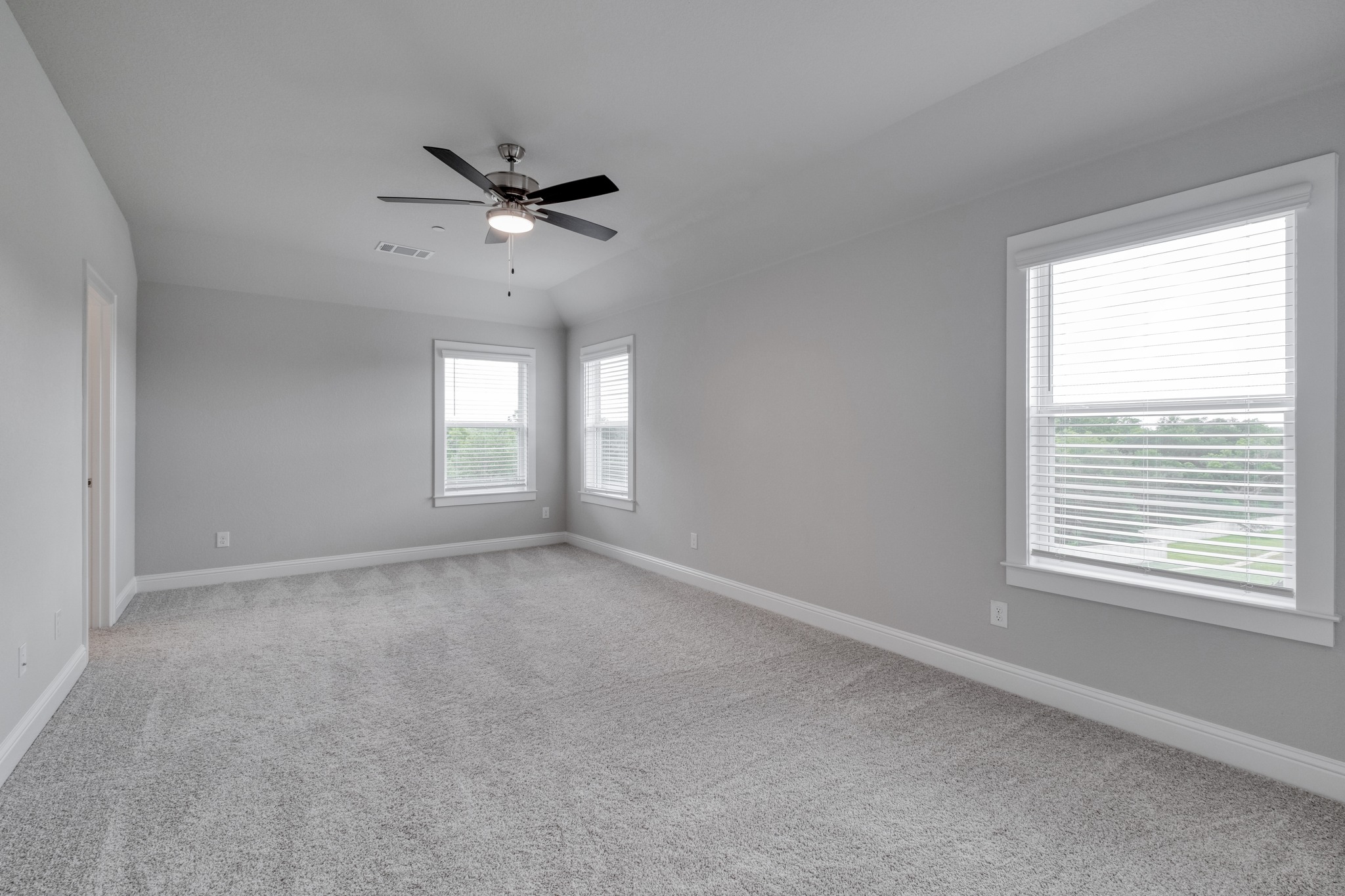 2605 Sam Bass Road, Unit 44 Round Rock, TX 78681 - Photo 16 of 26 A spacious, naturally illuminated room featuring plush carpet and multiple windows.