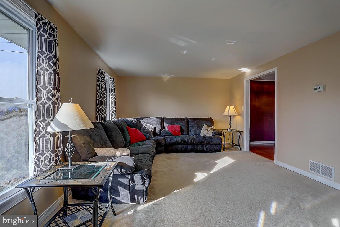 745 Holly Tree Road Manheim, PA 17545 - Photo 3 of 34