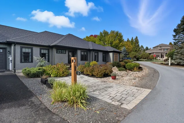 $824,900 | 2 Osprey Lane, Newmarket, NH 03857