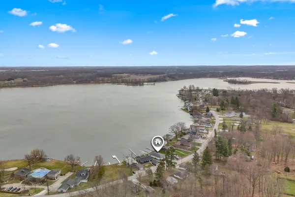 $429,900 | 2038 Ash Te Wette Beach Drive, Hillsdale, MI 49242