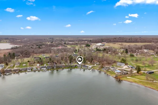 $429,900 | 2038 Ash Te Wette Beach Drive, Hillsdale, MI 49242