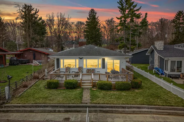 $429,900 | 2038 Ash Te Wette Beach Drive, Hillsdale, MI 49242