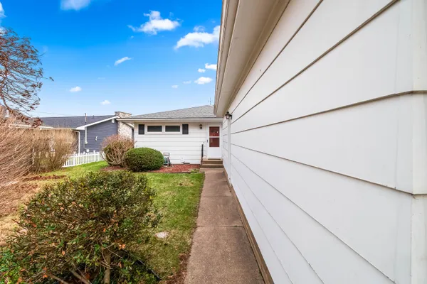 $429,900 | 2038 Ash Te Wette Beach Drive, Hillsdale, MI 49242