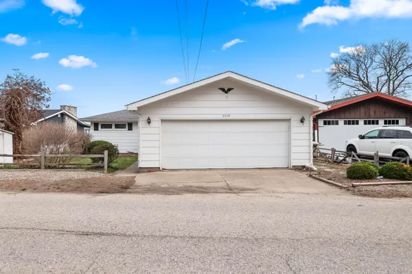 $429,900 | 2038 Ash Te Wette Beach Drive, Hillsdale, MI 49242