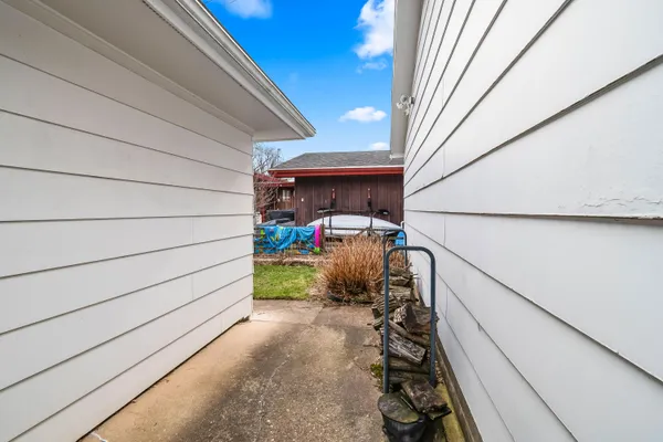 $429,900 | 2038 Ash Te Wette Beach Drive, Hillsdale, MI 49242