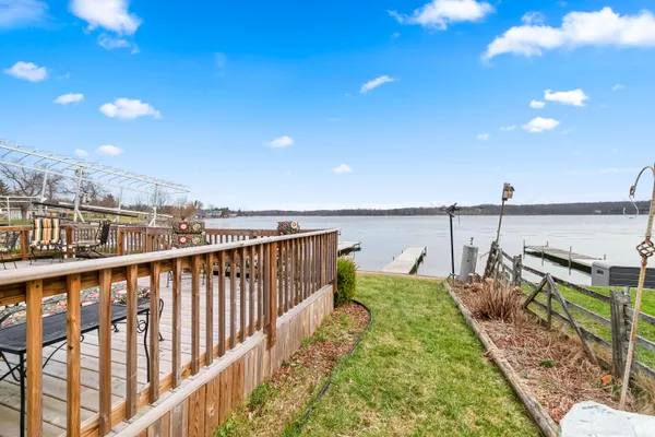 $429,900 | 2038 Ash Te Wette Beach Drive, Hillsdale, MI 49242