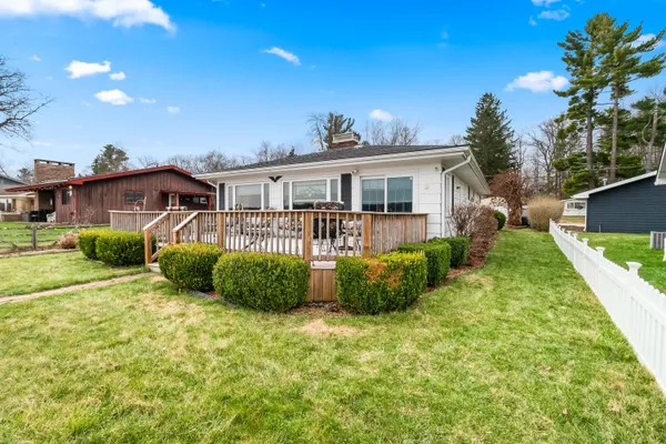 $429,900 | 2038 Ash Te Wette Beach Drive, Hillsdale, MI 49242