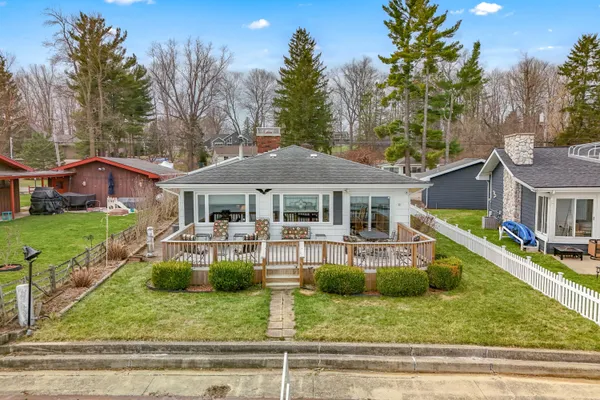 $429,900 | 2038 Ash Te Wette Beach Drive, Hillsdale, MI 49242