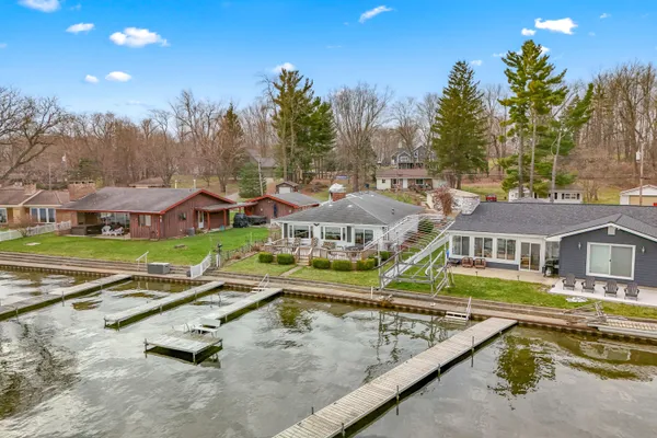 $429,900 | 2038 Ash Te Wette Beach Drive, Hillsdale, MI 49242