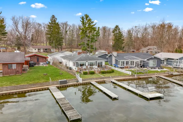 $429,900 | 2038 Ash Te Wette Beach Drive, Hillsdale, MI 49242