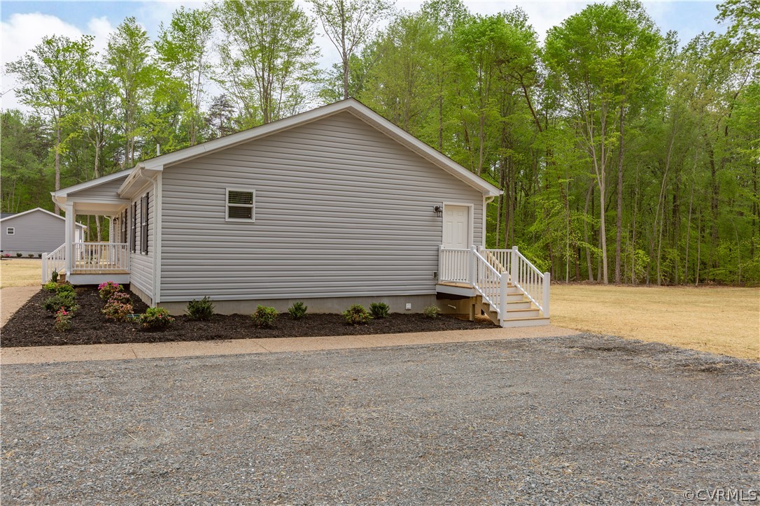 2045 Eastham Road Bumpass, VA 23024 - Photo 4 of 38