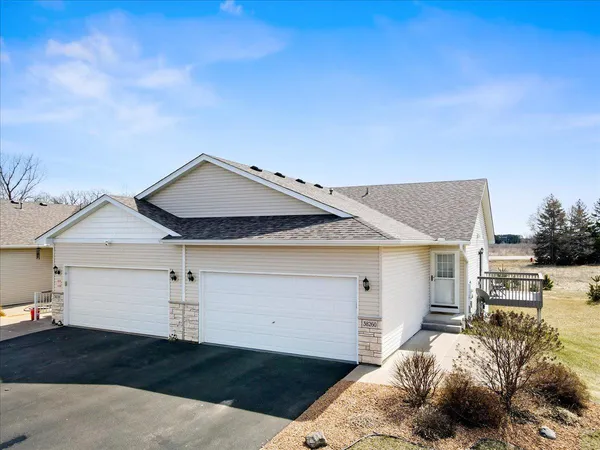 $289,900 | 38260 Explorer Circle, North Branch, MN 55056