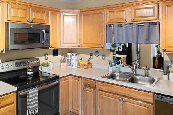 $289,900 | 38260 Explorer Circle, North Branch, MN 55056