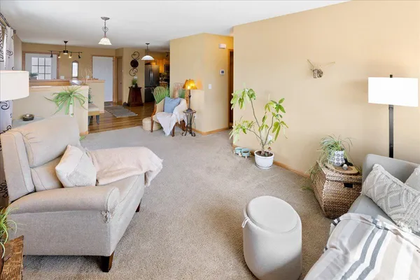 $289,900 | 38260 Explorer Circle, North Branch, MN 55056