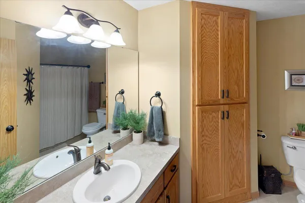 $289,900 | 38260 Explorer Circle, North Branch, MN 55056