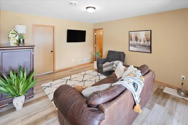 $289,900 | 38260 Explorer Circle, North Branch, MN 55056
