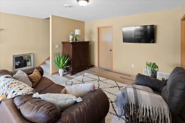 $289,900 | 38260 Explorer Circle, North Branch, MN 55056