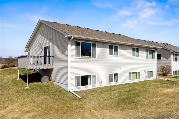 $289,900 | 38260 Explorer Circle, North Branch, MN 55056
