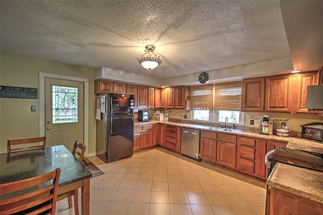 3740 East Greenhill Road Decatur, IL 62521 - Photo 9 of 29