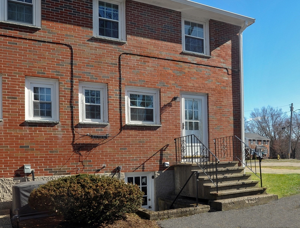 27 Clough Road, Unit 27 Dedham, MA 02026 - Photo 15 of 17