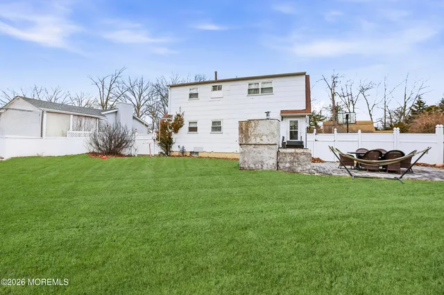 a view of a house with backyard and a garden