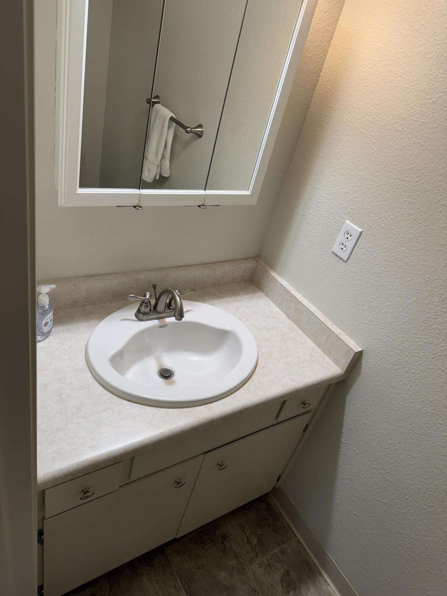 747 Spring Street Medford, OR 97504 - Photo 7 of 17 7