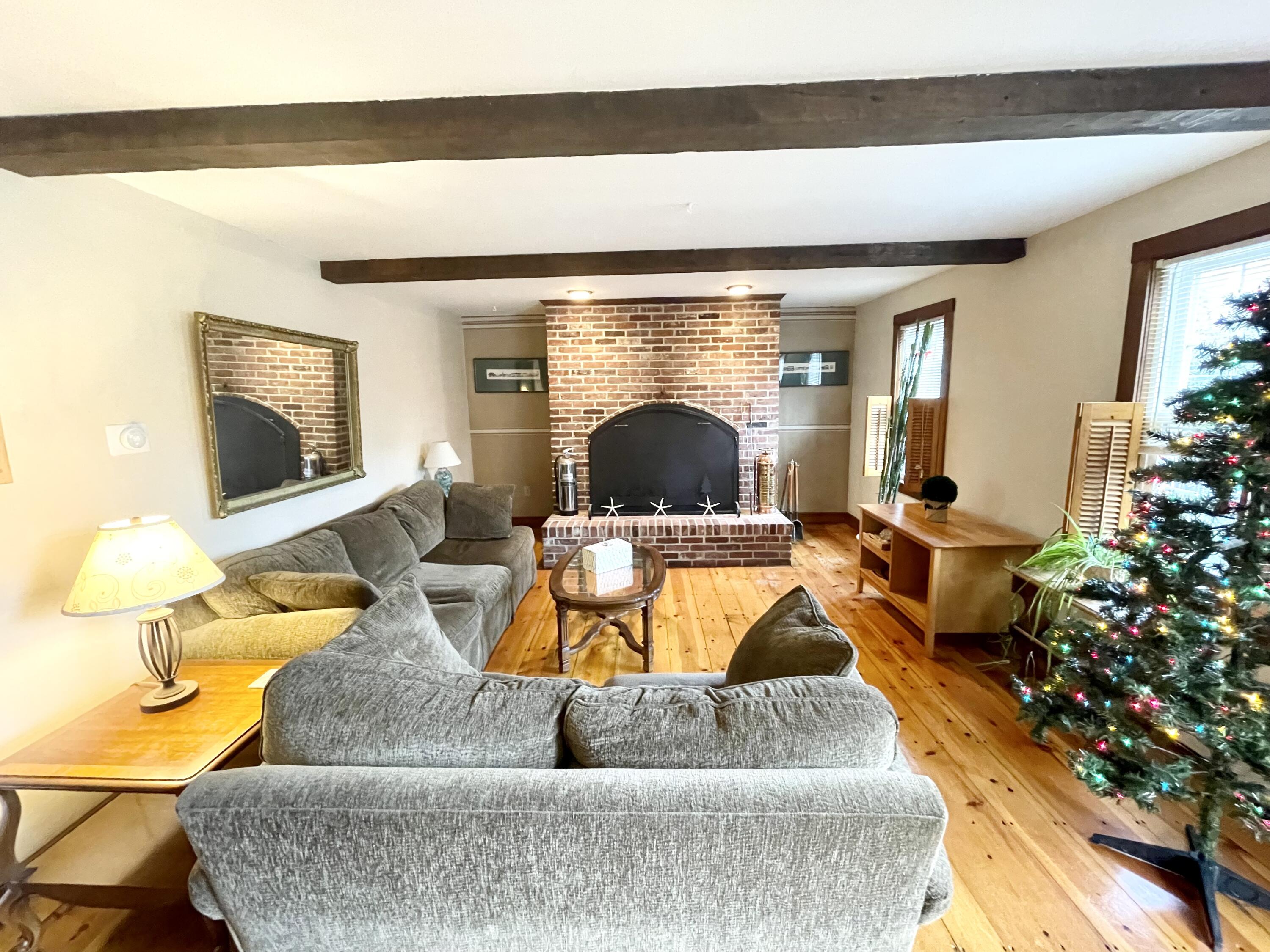 89 Sheaffer Road Centerville, MA 02632 - Photo 13 of 58 Living room straight on