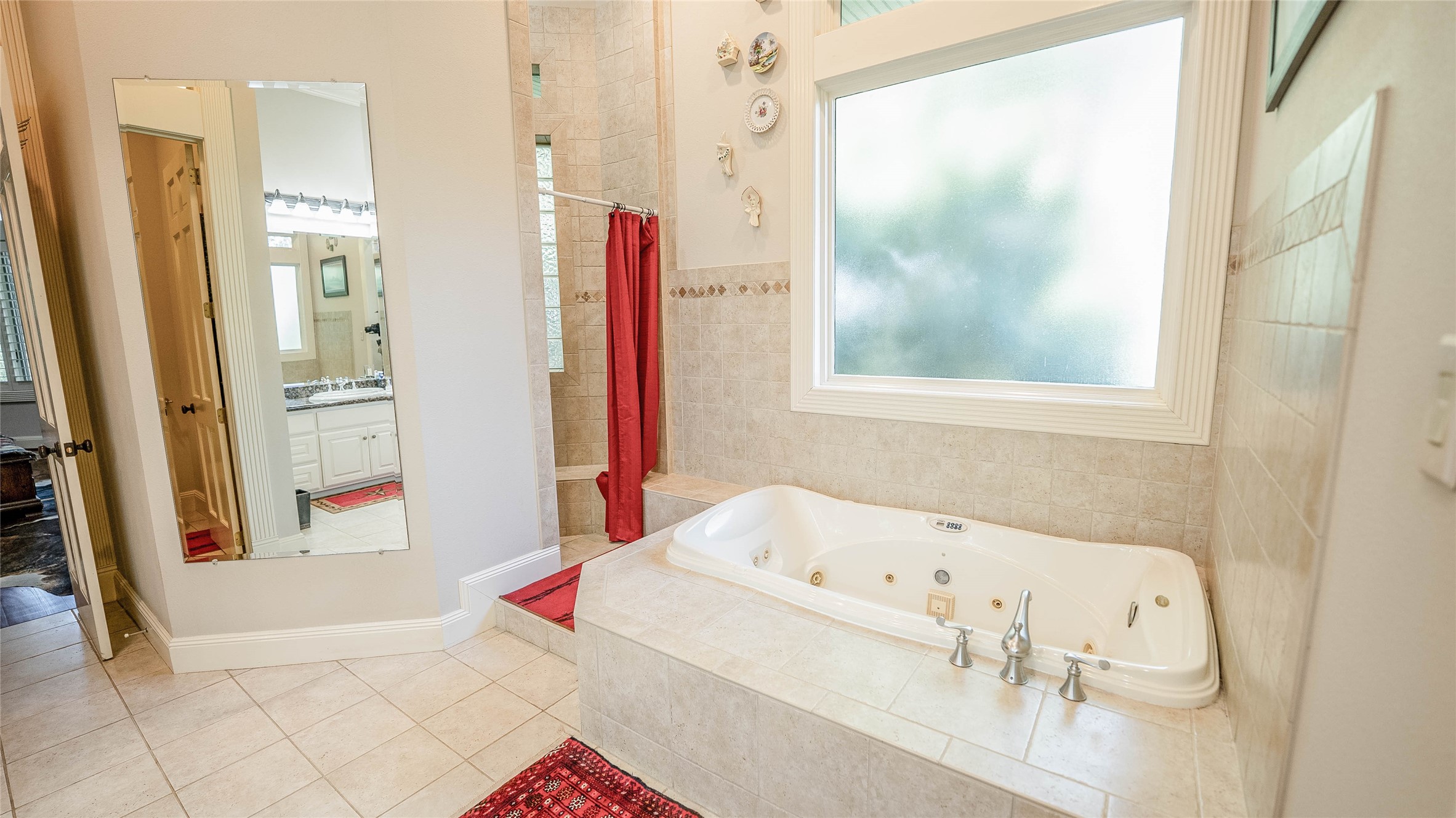2042 22 Hills Road Gause, TX 77857 - Photo 23 of 50 a bathroom with a tub sink and a mirror