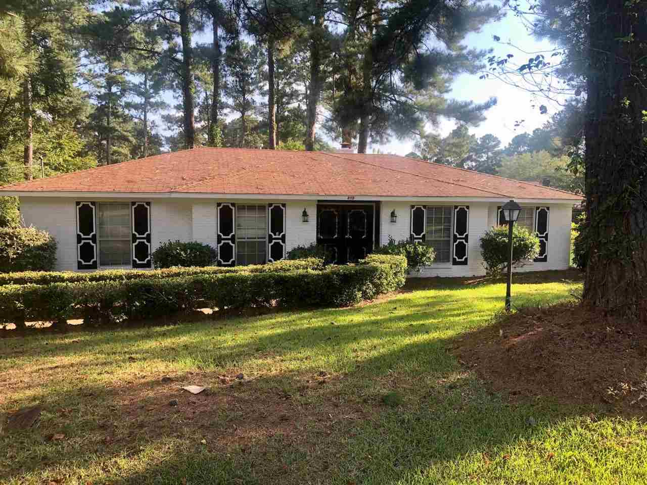 415 Lakeshore Road Jackson, MS 39212 - Photo 1 of 33 Photo 1
