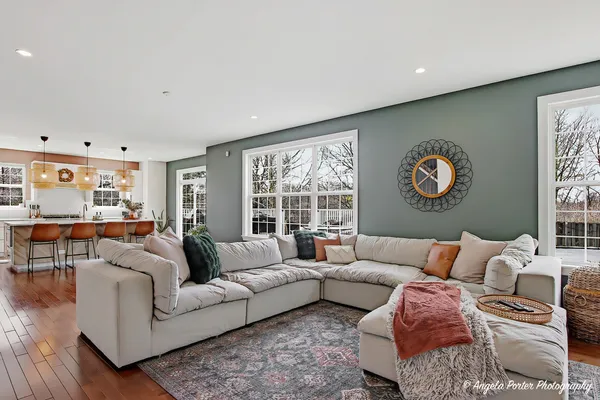 $575,000 | 2275 Walnut Glen Boulevard, Island Lake, IL 60042