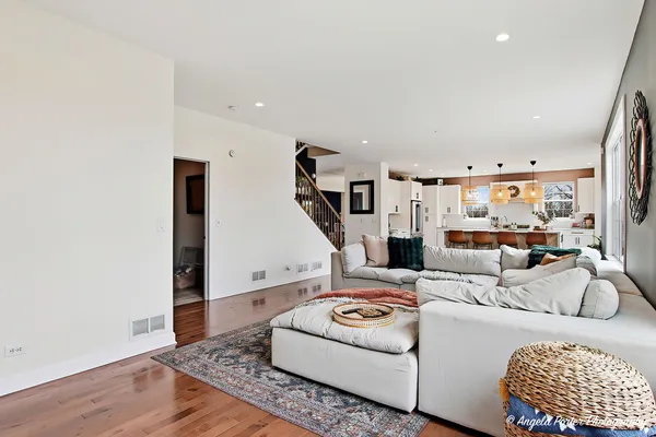 $575,000 | 2275 Walnut Glen Boulevard, Island Lake, IL 60042