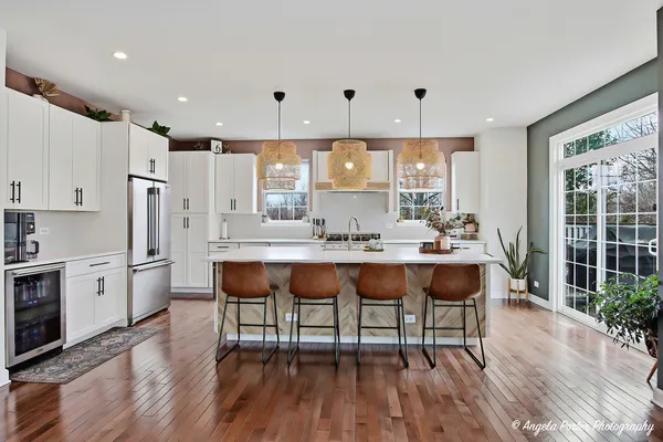 $575,000 | 2275 Walnut Glen Boulevard, Island Lake, IL 60042