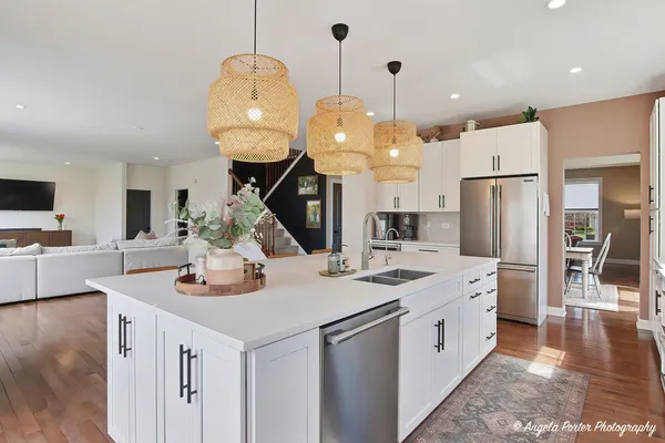 $575,000 | 2275 Walnut Glen Boulevard, Island Lake, IL 60042