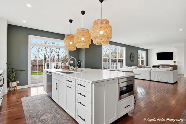 $575,000 | 2275 Walnut Glen Boulevard, Island Lake, IL 60042