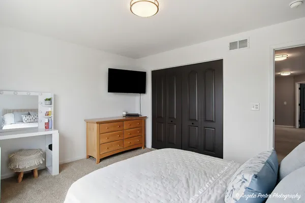 $575,000 | 2275 Walnut Glen Boulevard, Island Lake, IL 60042
