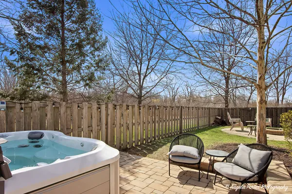 $575,000 | 2275 Walnut Glen Boulevard, Island Lake, IL 60042