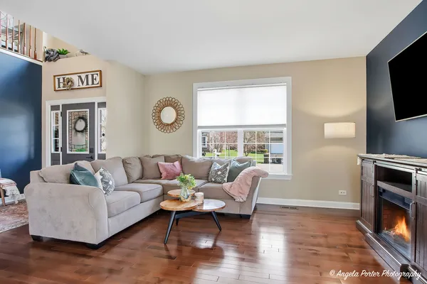 $575,000 | 2275 Walnut Glen Boulevard, Island Lake, IL 60042