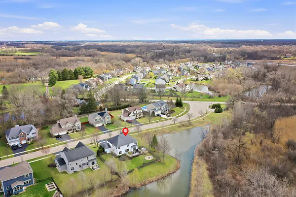 $575,000 | 2275 Walnut Glen Boulevard, Island Lake, IL 60042